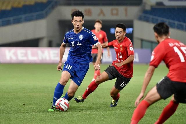 又是后场送礼！AC米兰再丢一球，27分钟0-2落后凯尔特人